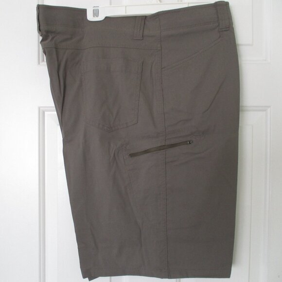 Wrangler authentics Mens Gray Stretch Active 7-pocket Cargo Short Pant- Size 42W - Picture 2 of 3